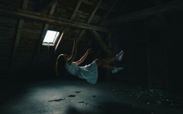 Dreams About Falling – What They Mean