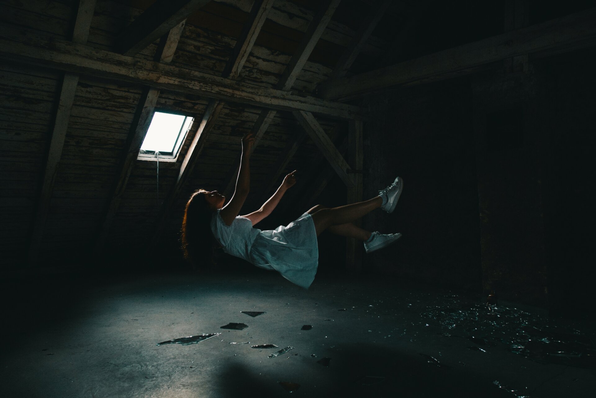 Dreams About Falling – What They Mean