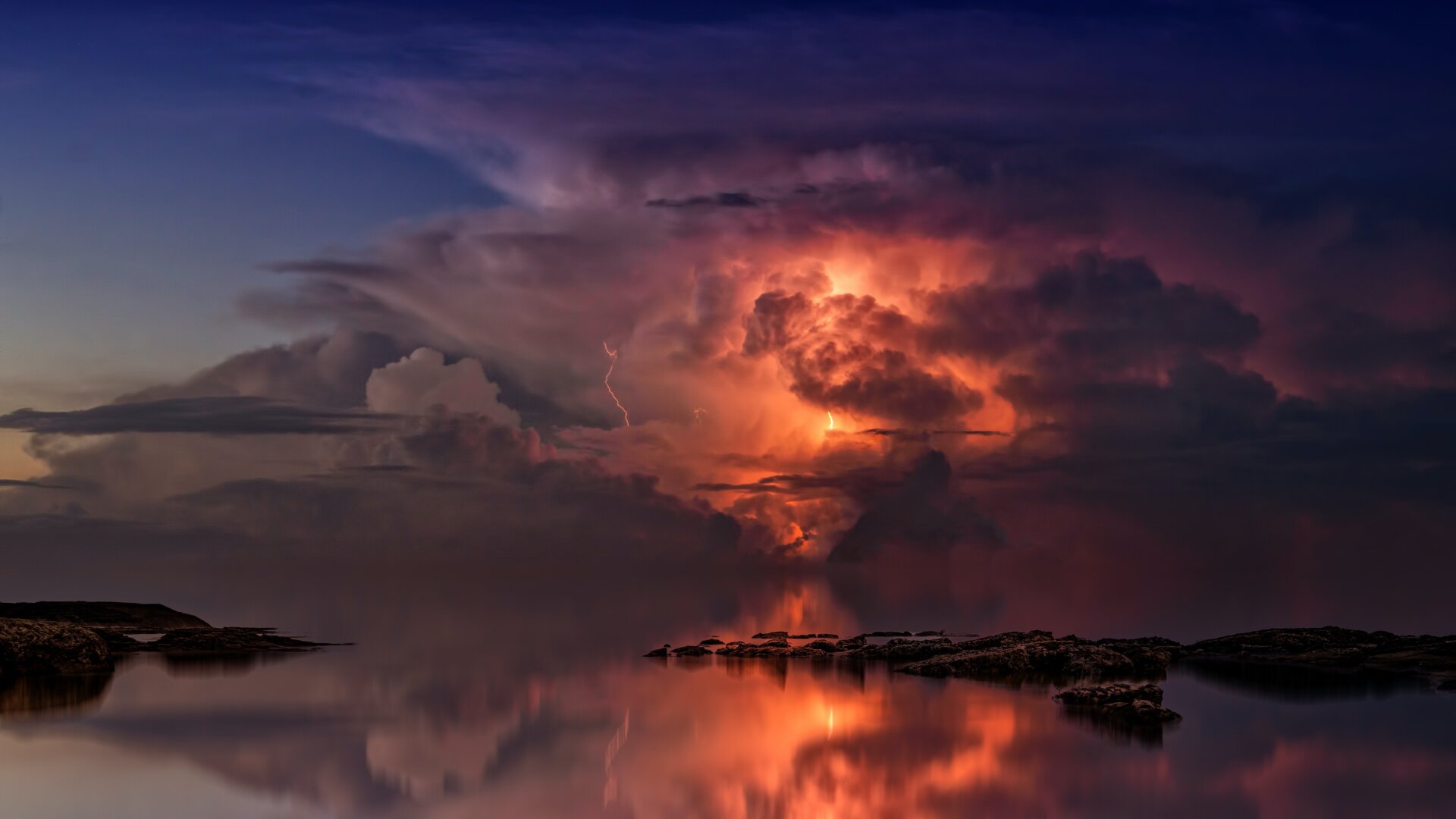 Dreams about Storms – Meaning, Interpretation & Symbolism